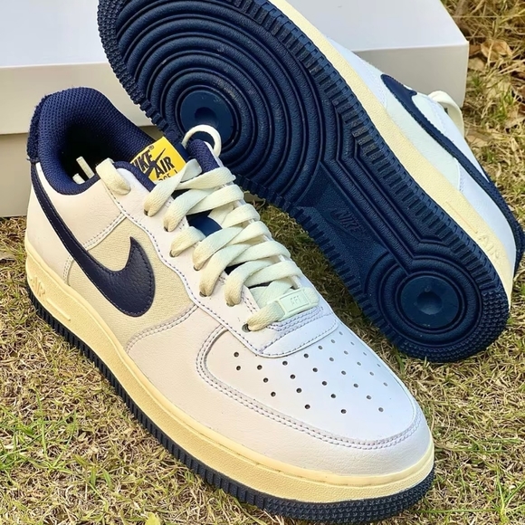 Nike Air Force 1 LV8 - Picture 5 of 6